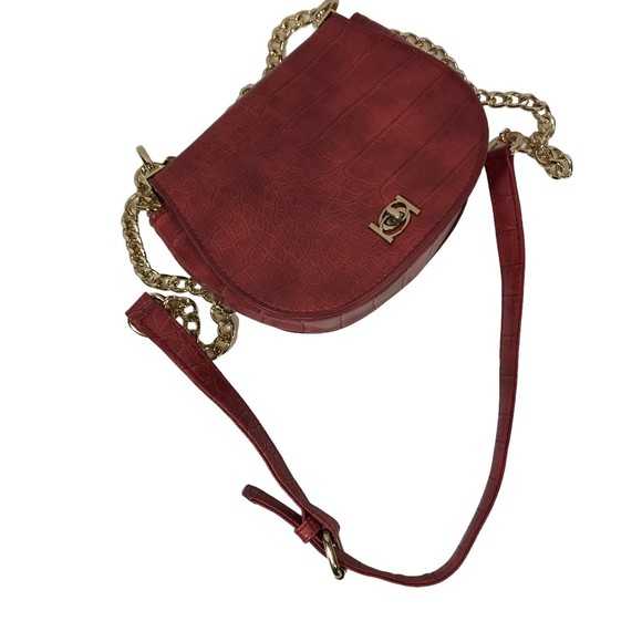 BEBE Small Red Faux Croc Leather Gold Chain CROSSBODY PURSE BAG Adjustable Strap - Picture 4 of 10